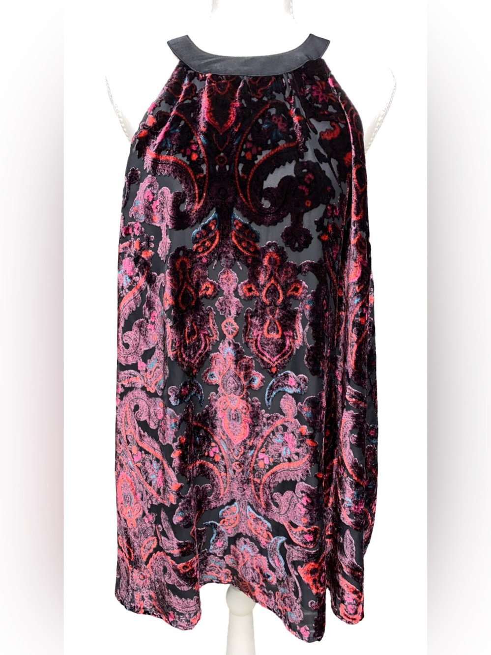 Torrid Women’s Velvet Halter Top Size 1 Plus Size Black and Pink Sleeveless